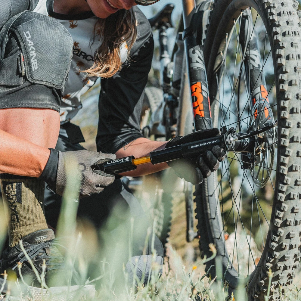 Lezyne Petite Mini-pompe Grip Drive HV 5 Lezyne Petite Mini-pompe Grip Drive HV – Image 5