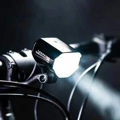 Lezyne Classic HB STVZO E800 Feu Avant Pour Vélo électrique -Vélos Soldes 4710582549236LEZYNEClassicHBSTVZOE800E BikeFrontlicht1 LED ECLHB V104AE 6