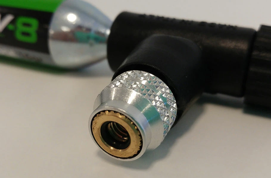 Aktiv-8 Kit De Pompe à CO2, Y Compris 3 Cartouches 16g Avec Filetage 2 Aktiv-8 Kit De Pompe à CO2, Y Compris 3 Cartouches 16g Avec Filetage – Image 2