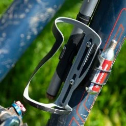 Blackburn Porte-bidon Carbon Side Entry Cage Right -Vélos Soldes Blackburn Carbon Side Entry Cage Flaschenhalter Right 359002 d