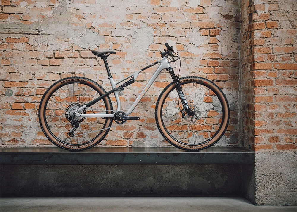 Cube AMS ZERO99 C:68X Race 29 Silver´n´black 3 Cube AMS ZERO99 C:68X Race 29 Silver´n´black – Image 3