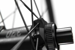 Dt-swiss Roue Avant HU 1900 Spline® 27,5" 35mm CL Boost 7 Dt-swiss Roue Avant HU 1900 Spline® 27,5" 35mm CL Boost -Vélos Soldes DTSwiss HU 1900 ProductDetail Hub 002 1920px4im29dVzUqDOj