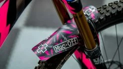Muc-Off Ride Guard Avant -Vélos Soldes HIGHLIGHT 1 Front Ride Guard BOLT 950x crop center