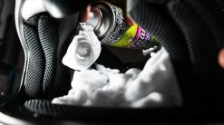 Muc-Off Helmet Foam Fresh 250ml Nettoyant Pour Casque -Vélos Soldes MU CAR 2338 1Muc OffHelmetFoamFresh250mlHelmreiniger5037835208481 4