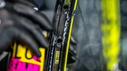 Muc-Off Dégraissant Glue & Sealant 200ml 9 Muc-Off Dégraissant Glue & Sealant 200ml -Vélos Soldes Muc Off Glue Sealant Remover 5