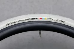 Schwalbe Pro One X Spartacus Evo Super Race 28-622 TLE Addix Race Pneus Pliants 7 Schwalbe Pro One X Spartacus Evo Super Race 28-622 TLE Addix Race Pneus Pliants -Vélos Soldes Schwalbe Pro One X Spartacus Evo Super Race 28 622 TLE Addix Race Faltreifen 4026495914673 a